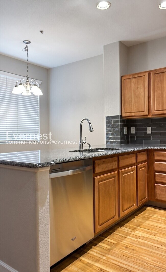 Building Photo - 2851 Kansas Dr