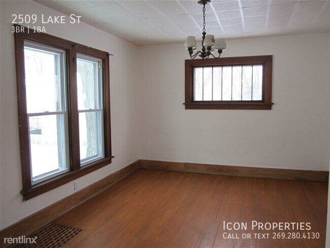 Building Photo - 2509 Lake St