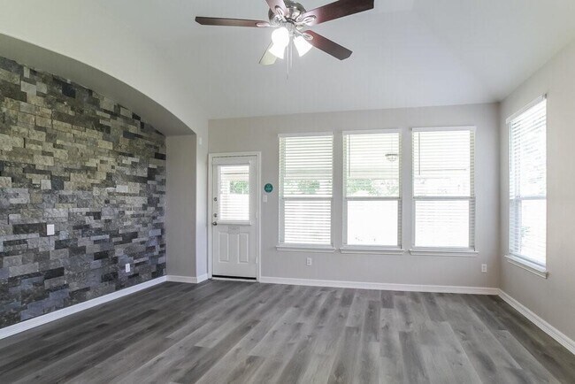 Foto del edificio - 6123 Lovage Ave