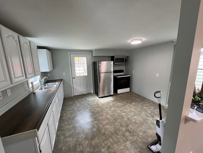 Building Photo - 292 W 5th St