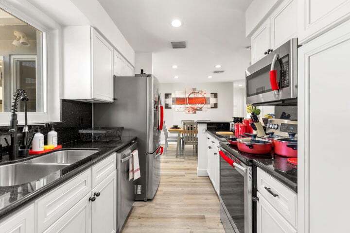 Foto principal - 921 SE 13th Ct