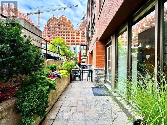 Photo du bâtiment - 436-436 Wellington St W