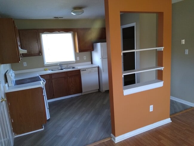 Building Photo - 3099 Avon Rd