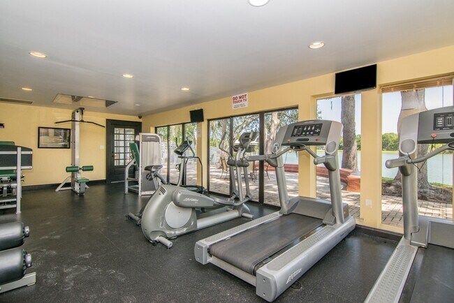 Building Photo - 2 Bedroom 2 Bath Condo For Rent In Brandon...