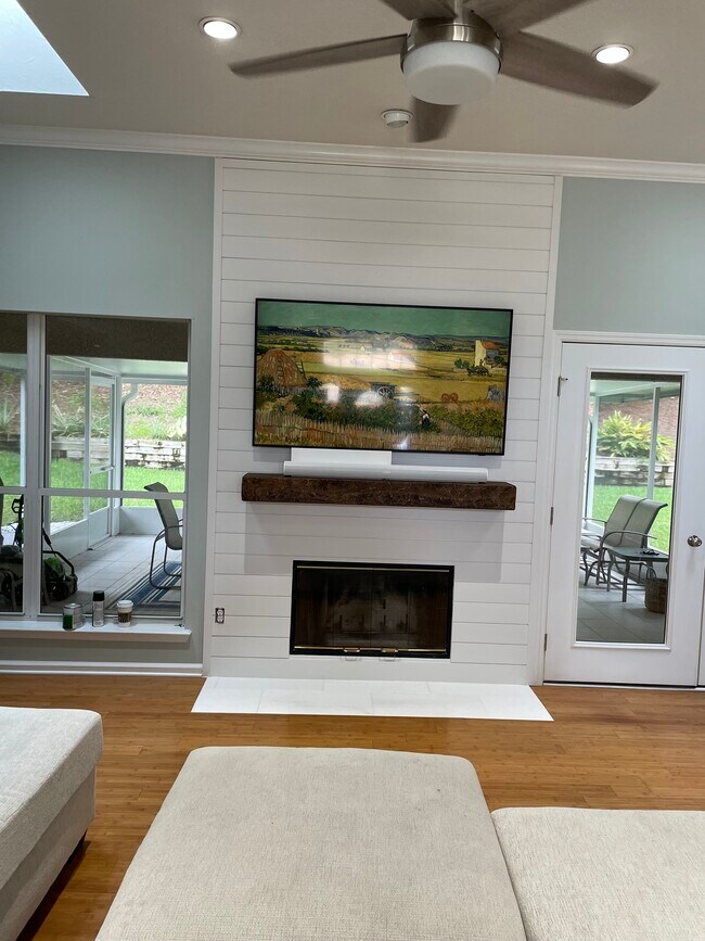 Building Photo - 104 Azalea Point Dr S
