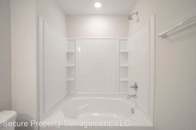 3 br, 2.5 bath House - 726 Hahn Ct - 4