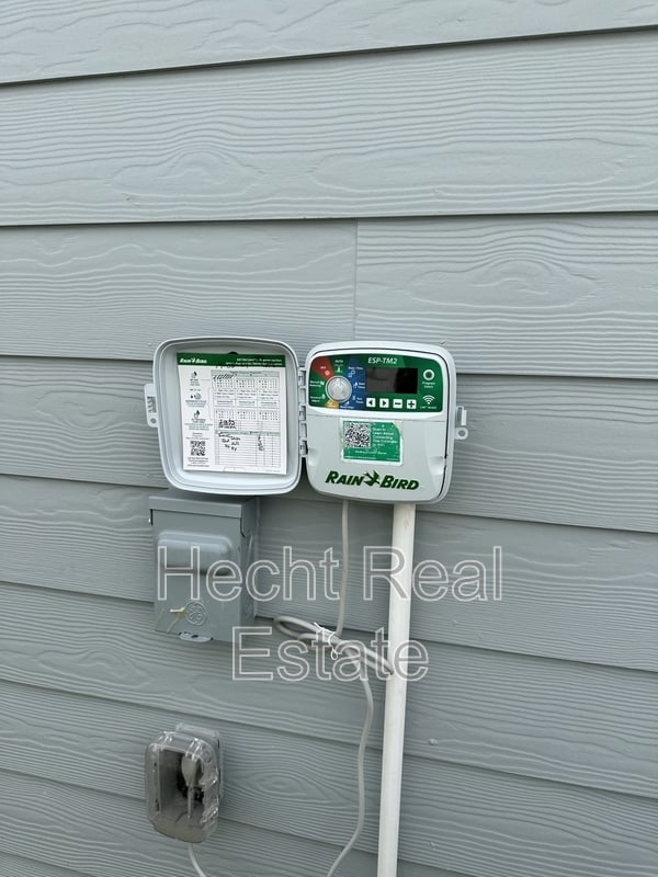 Building Photo - 1526 Tiptop Mdw