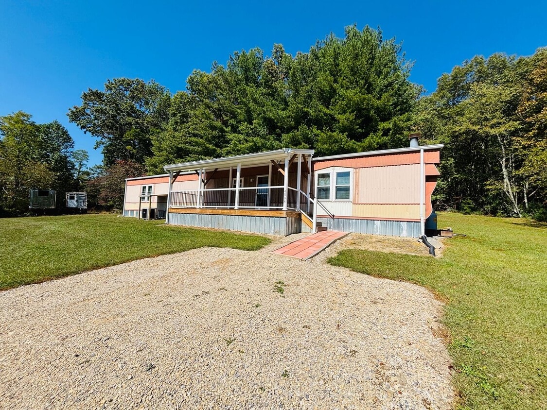 Building Photo - 4098 Pandapas Pond Rd