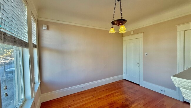 Foto del edificio - Charming Updated 2BR/1BA Marina Apartment ...