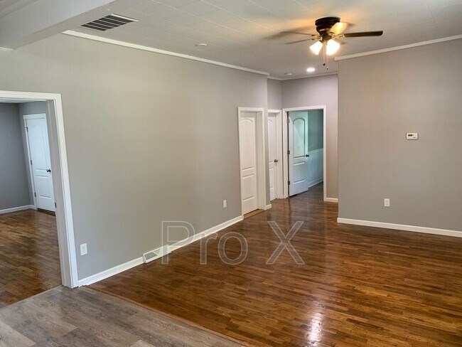 Foto del edificio - 502 E Jefferson St