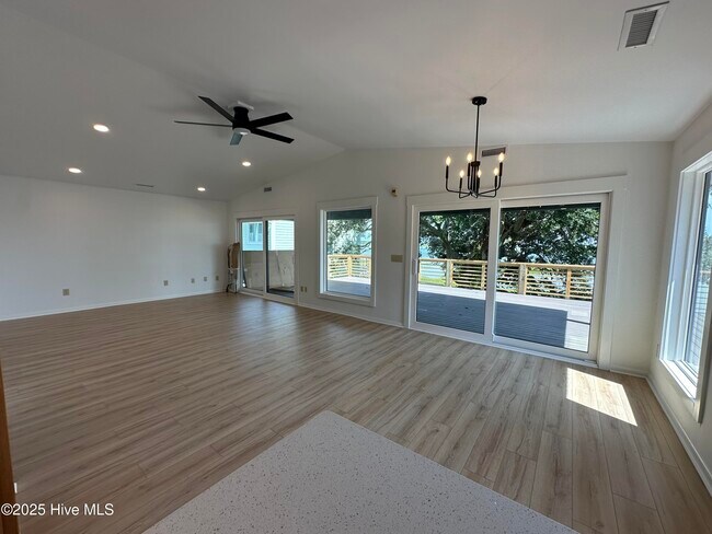 Foto del edificio - 106 Broadview Ln