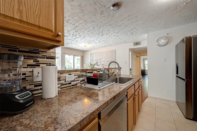 Foto del edificio - 8051 Bay Branch Dr