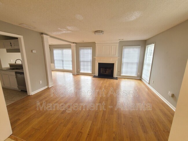 Building Photo - 3240 Binghampton Ln
