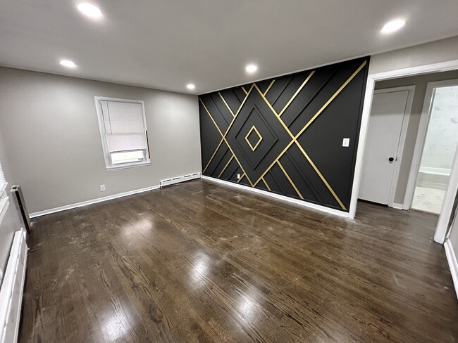 Building Photo - 16155 Honore Ave