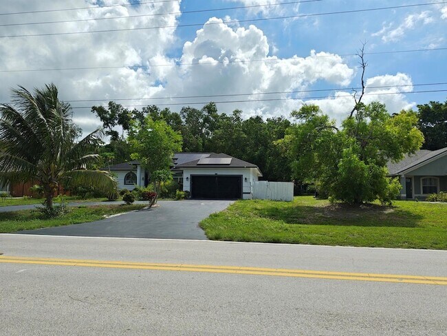 Foto del edificio - 376 SW Tulip Blvd