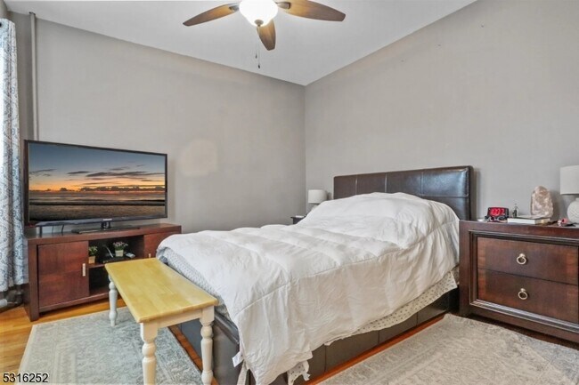 Foto del edificio - 100 W 45th St