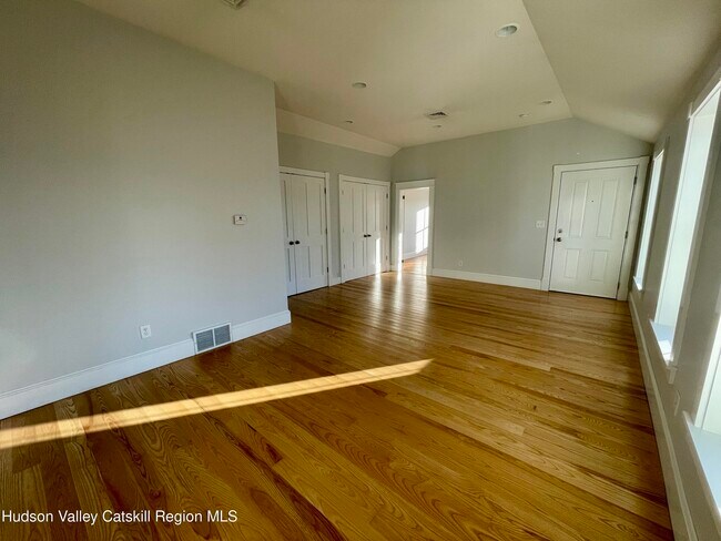 Foto del edificio - 536 Columbia St