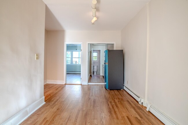 Building Photo - 302 Park Ave