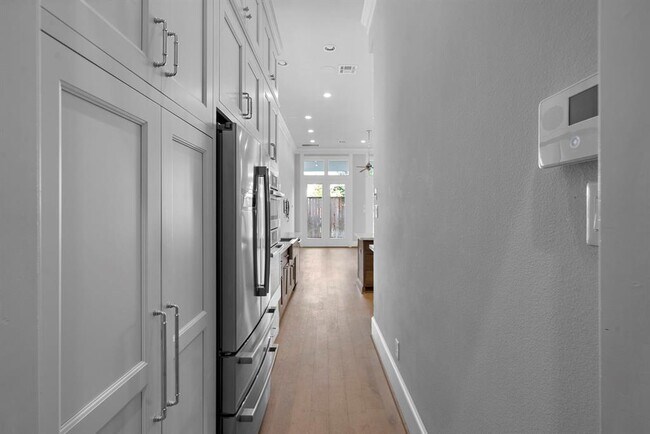 Foto del edificio - 3420 W 12th St