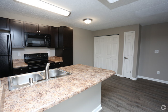 3BR, 2BA - 1,000 SF - Kitchen and Dining Area - Austin Park and Clay Villa Apartments