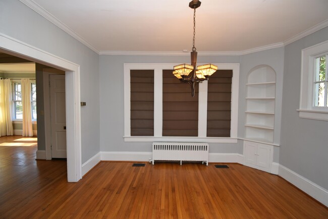 Building Photo - 509 Sunset Dr
