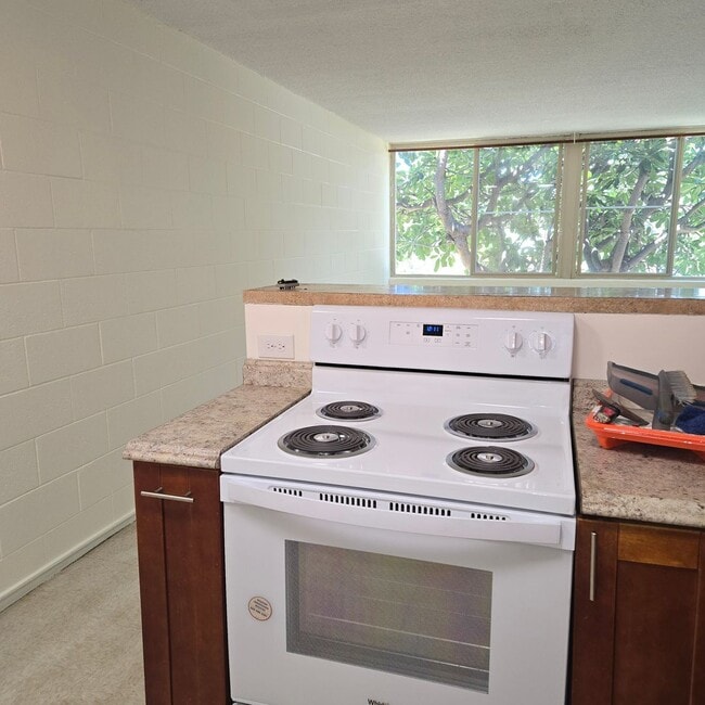 Building Photo - Freshly Painted 2 Bedroom Harbor Lights Co...
