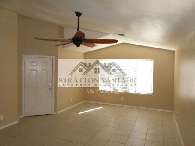 Foto del edificio - 7182 W Stella Ave