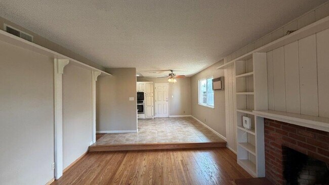 Building Photo - 3919 Almondwood Ct