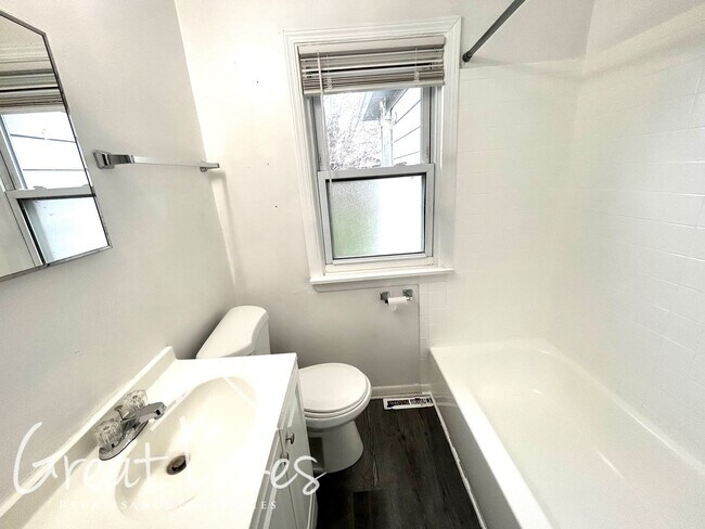 Foto del edificio - Cozy 3 Bedroom /1 Bathroom Bungalow now av...
