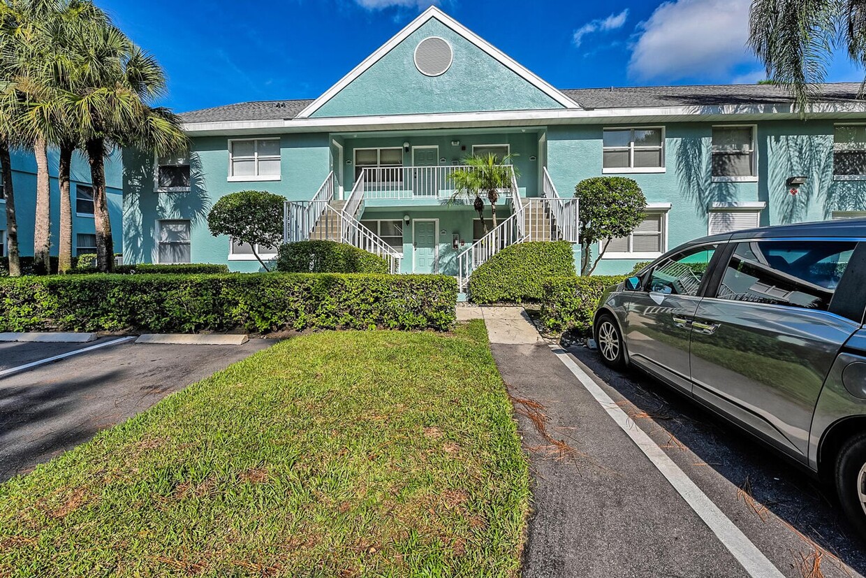 Primary Photo - 2 Bedroom- 2 Bath condo with a beautiful l...