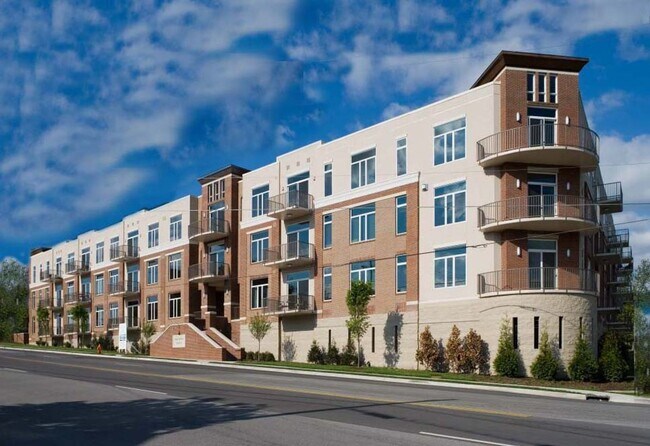 Building Photo - 205 31st Ave N