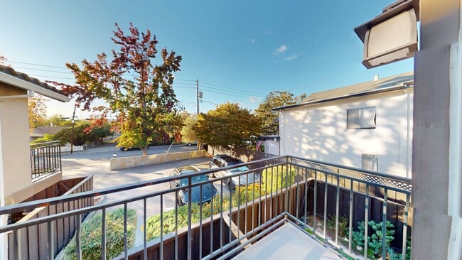 Building Photo - 883 Broadway