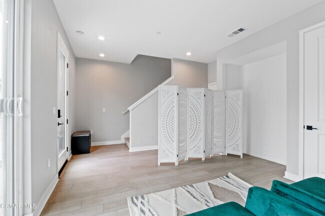 Building Photo - 2059 Rosecrans Ave