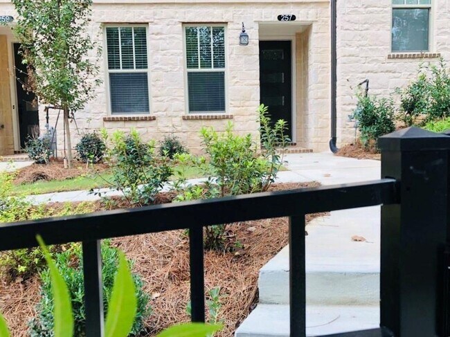 Foto del edificio - 257 Franklin Rd