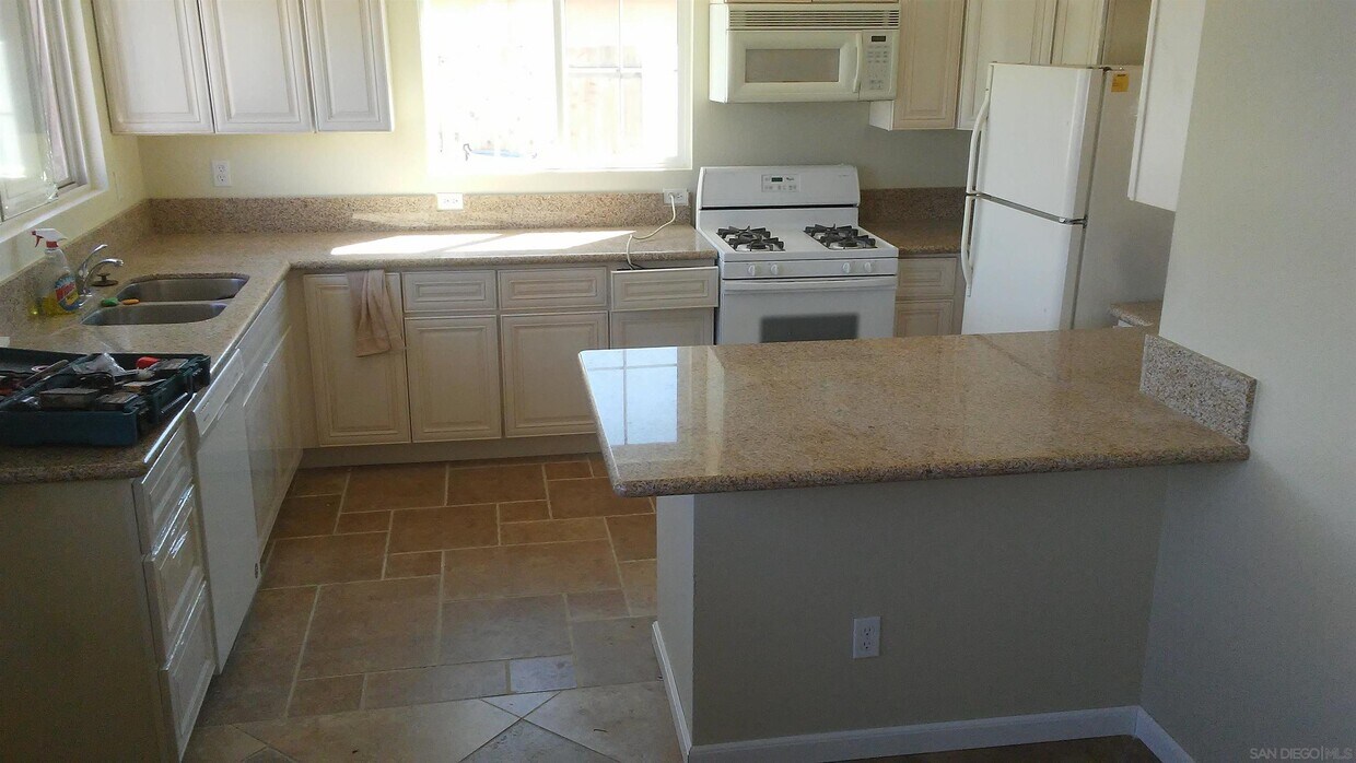 Primary Photo - 4830 Doliva Dr