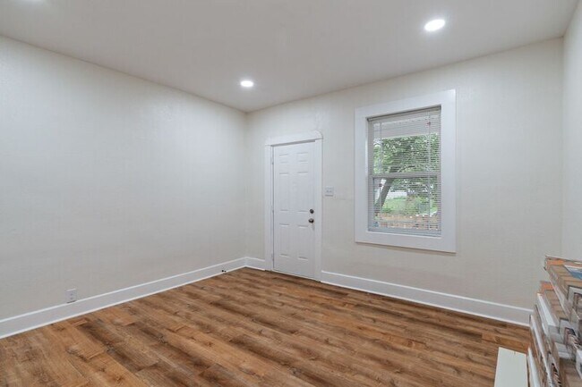 Building Photo - 209 N Addison St