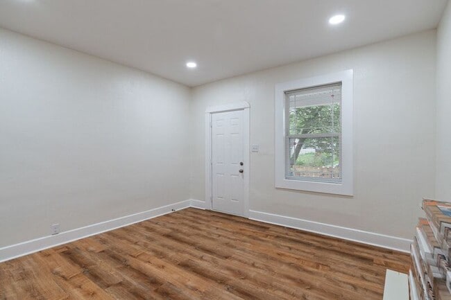 Foto del edificio - 209 N Addison St