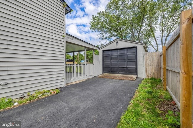 Building Photo - 136 Brookside Blvd
