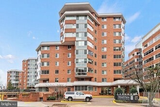 Building Photo - 1001 N Vermont St
