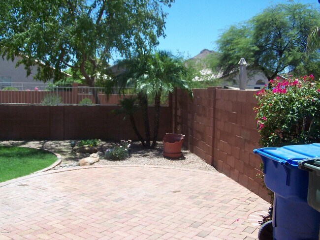 Foto del edificio - 16645 N 19th St