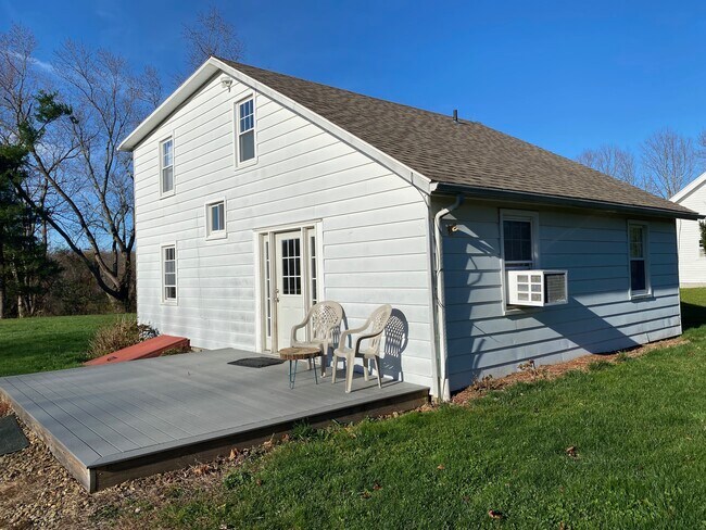 Foto del edificio - 266 Maple Tree Hill Rd