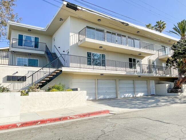 Building Photo - 625 Pier Ave