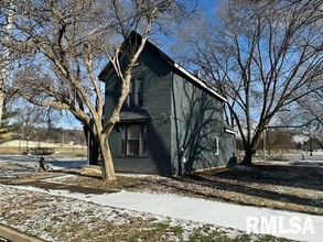 Building Photo - 320 N Saratoga St