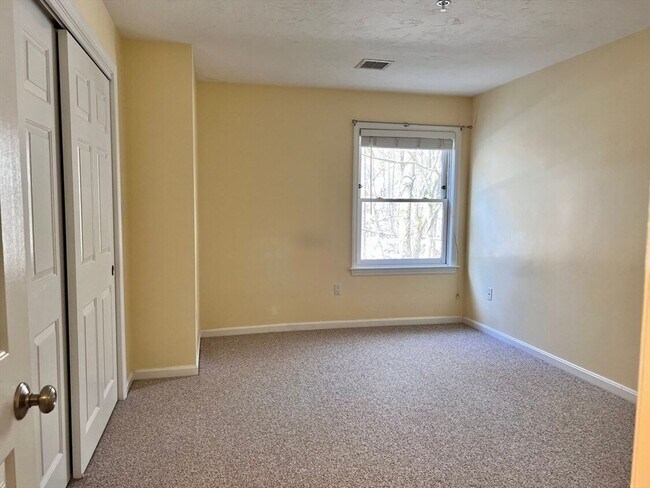 Building Photo - 1830 Main St