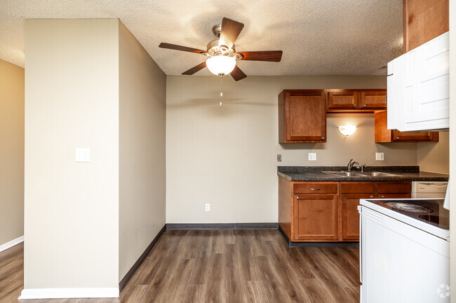 2BR, 1BA - 675 SF - Dining Room - Adventureland Village