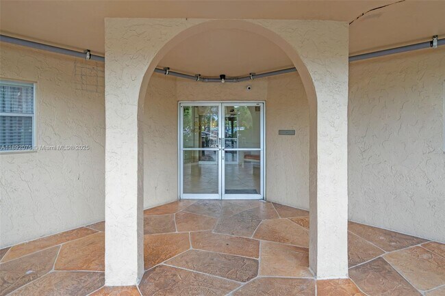 Foto del edificio - 6100 S Falls Cir Dr