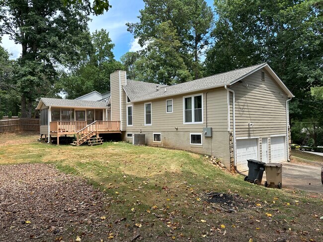 Building Photo - 147 W Putnam Ferry Rd