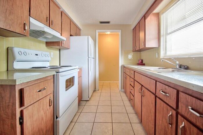 Foto del edificio - 6351 Baldwyn Ave