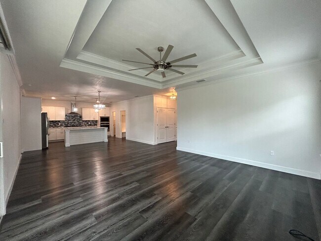 Building Photo - Immaculate 3/2 with Yard, Garage, and Pet ...