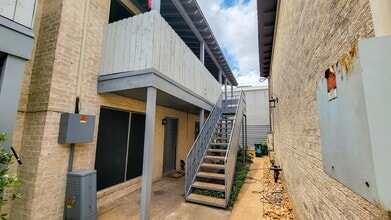 Building Photo - 4500 Sherwood Ln